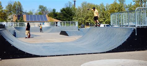 It is at the corner of central and plainfield avenues (county route 529). Edison - SkatePark