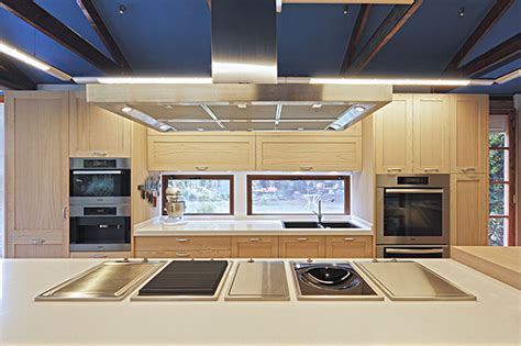 Tirador con uñero para puerta corredera.este tirador puede ser instalado en mueble y en puertas correderas ligeras.el kit se compone de dos. Mueble Cocina Con Tirador de Xilofor