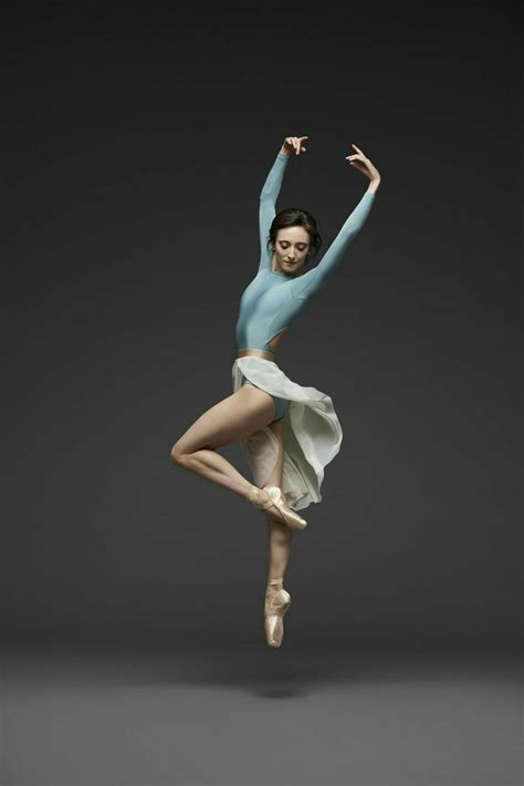 Pin By Sara Elwakil On B A L L E R I N A Ballet Poses Dance Photography Poses Ballerina Poses