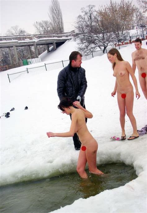 ウクライナのヌーディスト祭り全裸に若い女の子が参戦 ポッカキット