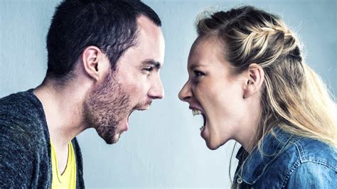 3 Physical Signs Your Relationship Is Doomed