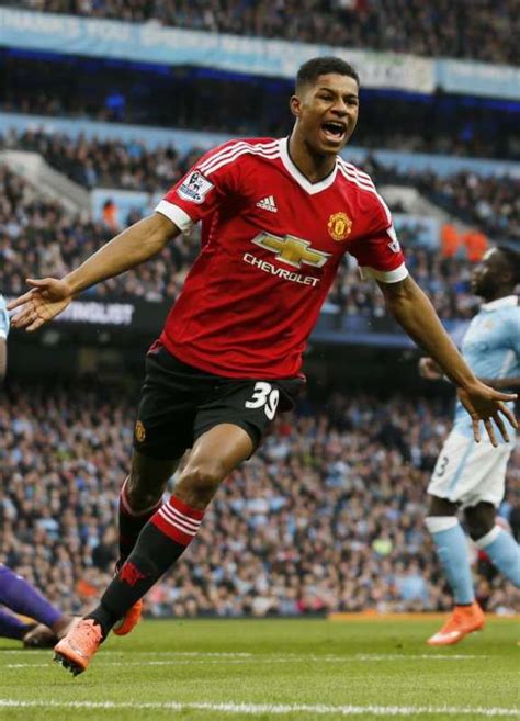 Marcus rashford, mbe, 2 (mánchester, inglaterra, reino unido, 31 de octubre de 1997) es un futbolista británico de ascendencia sancristobaleña, 3 4 que juega como delantero en el manchester united f. Marcus Rashford Height, Weight, Age, Biography, Family ...