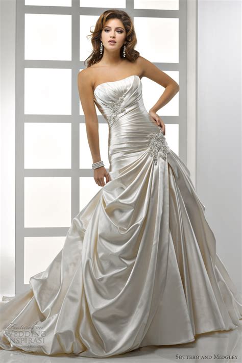 Https://tommynaija.com/wedding/ball Gown Wedding Dress With Sleeves And Split