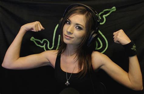 11 Gamer Girls Who Are Captivating Male Gamers Worldwide Gamers Decide