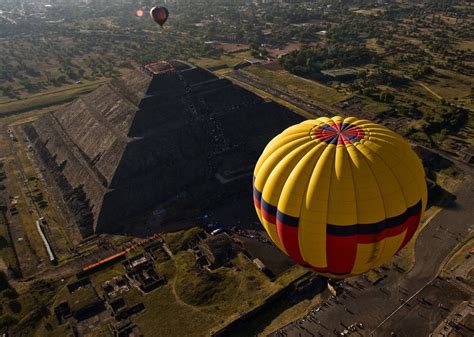 Balloon Over Sun Pyramid Mexico Hot Air Balloon Festival Balloon Festivals Hot Air Balloon