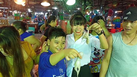 Còn đối với công nhân làm hàng trên tàu đều dc trang bị khẩu trang, bảo hộ. Chợ đầu mối Bình Điền-phường 7-Quận 8 lúc 23h - YouTube