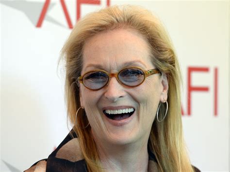 meryl streep poses with ‘north korean army general at golden globes twitter reacts to photos