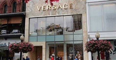 Michael Kors Confirma Su Adquisición De Versace Por 2120 Millones De