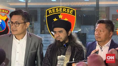Babak Baru Kasus Gus Samsudin vs Pesulap Merah di Kepolisian - paperplane