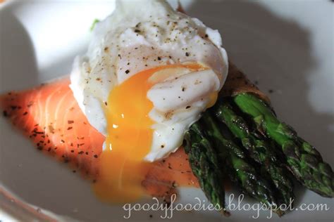 Goodyfoodies Recipe Poached Egg With Smoked Salmon And Grilled Asparagus