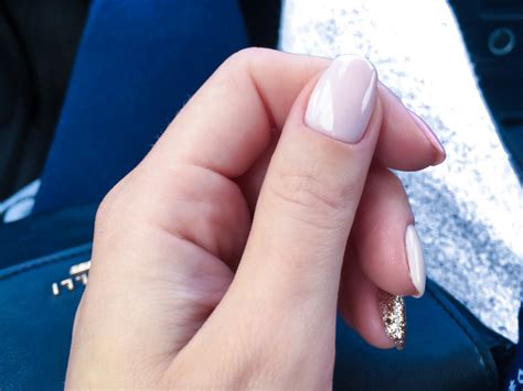 Facebook gives people the power to share and makes the. Letni hybrydowy manicure idealny na wesele! | Siedem po ...