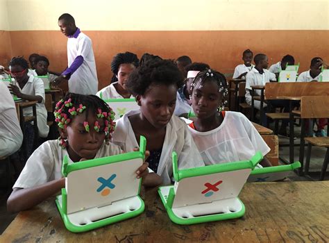 Acest om are o bună educațiune. Foresight Africa viewpoint - Can technology help leapfrog ...
