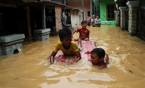 Drama kudeta demokrat, dana haram fpi. Jakarta Banjir Lagi, Normalisasi Dulu Gubernurnya | Tagar