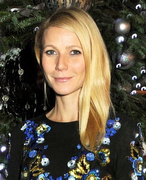 Gwyneth Paltrow And The Christmas Treelainey Gossip Entertainment Update
