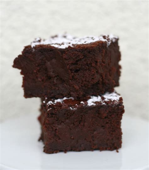 Schnelle rezepte müssen her, die den süßhunger stillen. Rezept für sagenhafte Rote Beete (pssst!) Brownies ...