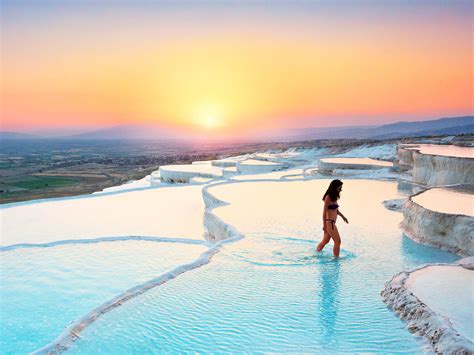 Gezimanya'da pamukkale hakkında bilgi bulabilir, pamukkale gezi notlarına, fotoğraflarına, turlarına ve videolarına ulaşabilirsiniz. Pamukkale • Turkey Destinations by ToursCE