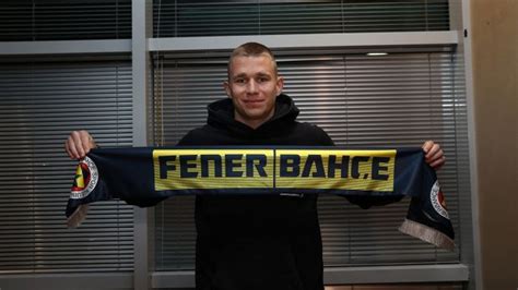 Transfer çalışmalarını sürdüren fenerbahçe, aradığı stoperi kıbrıs'ta buldu. Attila Szalai, Fenerbahçe için İstanbul'a geldi - F5Haber
