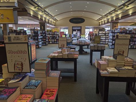 Barnes And Noble Bookseller Pay Texas Lorina Chang