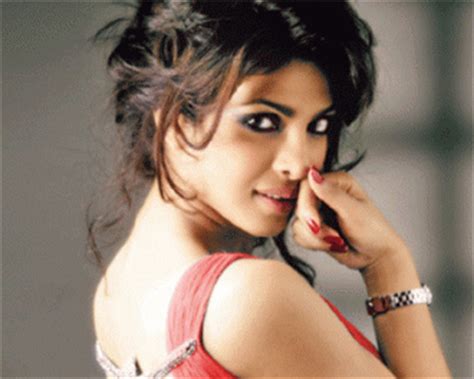 Родилась в семье капитана ашока чопры и доктора мадху чопры. Priyanka Chopra hits 10 million followers on Instagram
