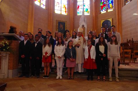 Joyeux Et Graves 25 Jeunes Viennent De Recevoir Le Sacrement De