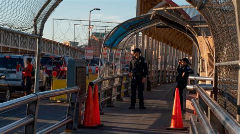 el paso border crossing closed after protesters in mexico threaten to overrun facility official