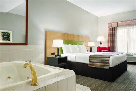 Our variety of 124 chicago hotels with pools offers a range of prices and options for every budget and wish list. 12 Romantic Chicago Hotels with Hot Tub, Whirlpool or ...