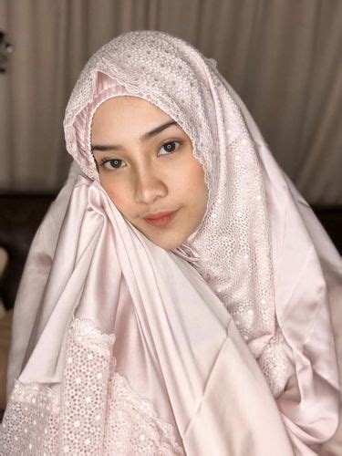 Anya Geraldine Pakai Mukena Netizen Ada Yang Bening Tapi Bukan Air Wudhu