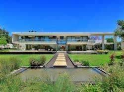 Patrice tlhopane motsepe (28 ocak 1962 doğumlu), tswana kökenli güney afrikalı maden milyarderi bir iş adamıdır. Johannesburg's luxury home locations - Market News, News