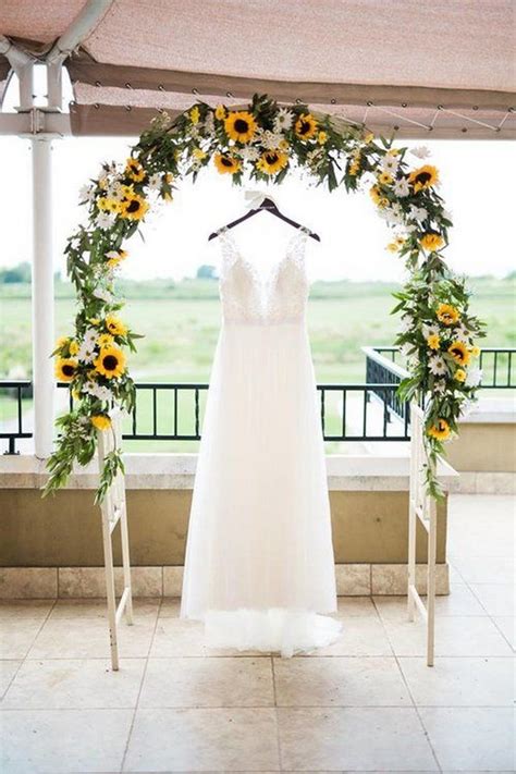 35 Pretty And Bright Sunflower Wedding Ideas Emma Loves Weddings