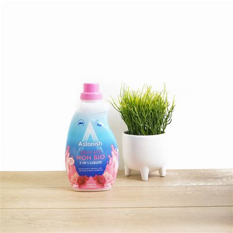 jual astonish 840 ml delicate deterjen cair peony dan magnolia original ace