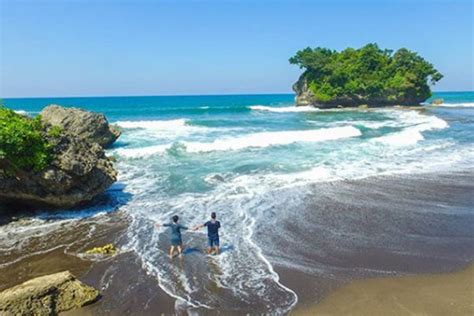 Pantai tamban kota malang masih satu kawasan dengan pantai sendang biru yang sebelumnya sudah terkenal terlebih dahulu. Pantai Madasari - Harga Tiket Masuk & Spot Foto Terbaru 2021