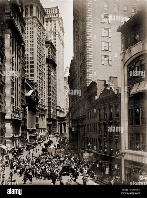 New York Curb Exchange In 1916 In 1921 The Outdoor Market Moved Into