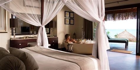 Think whites, creams, light greys, pinks, and pale oranges. 30 Romantic Master Bedroom Designs