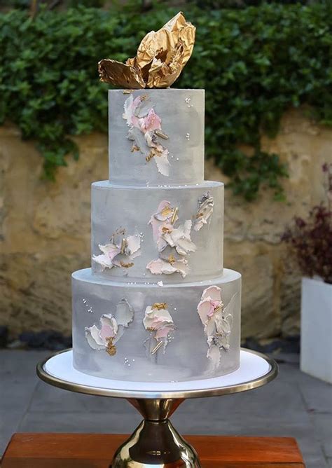 If you have already selected a wedding cake designer, they will advise you on what frosting would be best based on the types they work with, their design style, and your wedding aesthetic. The Sweetest Buttercream Wedding Cakes For 2020