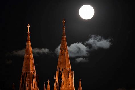 A super pink moon will illuminate the night sky on monday, april 26, 2021. Best photos of the 'pink moon,' the biggest supermoon of the year | GMA