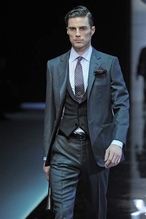 Giorgio Armani Men S Rtw Fall 2013 Slideshow Armani Suits Mens Outfits Well Dressed Men