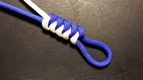 Paracord braiding is a popular technique used to make lanyards and ties for survival gear. "How To Tie A Loop At The End Of A Series Of Snake Knots" | Snake knot, Paracord, Paracord tutorial