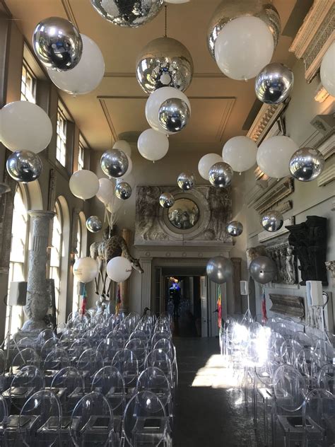 While this sounds like a strange idea, it gives the feeling of extra height. Balloon Ceiling, Aynhoe Park | Balloon ceiling, Balloon decorations party, Balloon ceiling ...