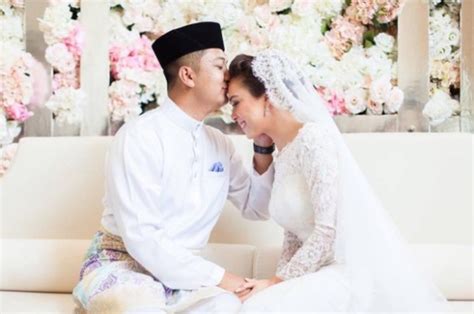 Malam sabtu lalu (29 julai) menjadi momen terindah buat pasangan pengantin baru, aktres siti saleha dan ahmad lutfi yang meraikan perkahwinan mereka dalam sebuah majlis resepsi di pusat konvensyen sime darby, bukit kiara. 16 Gambar Sekitar Majlis Resepsi Siti Saleha Dan Suami ...