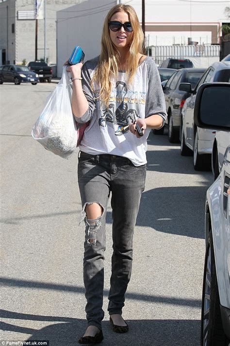 Whitney Port Steps Out In Ripped Jeans And Vintage T Shirt Daily Mail