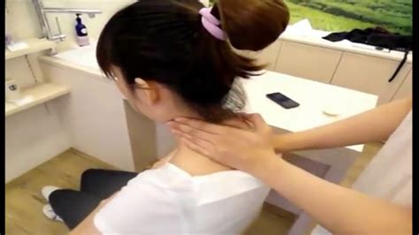 Simple Shoulder And Neck Massage 01 Youtube