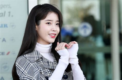 Iu and blackpink take up the top five spots of the most popular overseas female celebrities in 2020 voted by chinese netizens. K-Pop Star IU Debuts on Emerging Artists Chart, Thanks to ...