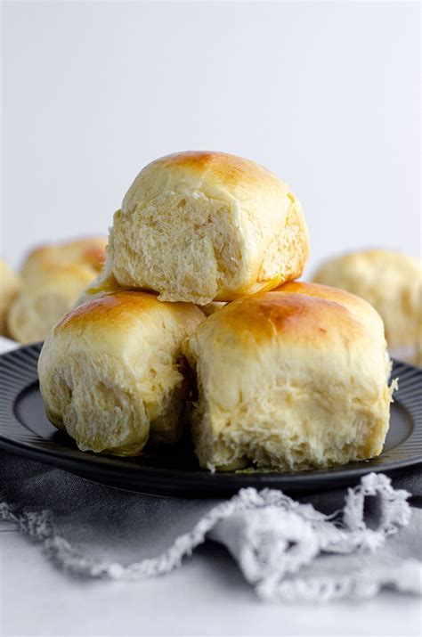 Easy Yeast Rolls For Beginners Recipe Easy Yeast Rolls Yeast Rolls