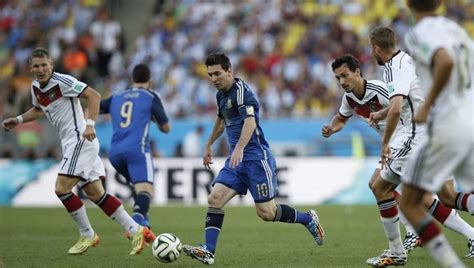 Jun 14, 2021 · de cara a lo que será el debut de la selección argentina ante chile en la copa américa 2021, el lateral izquierdo nicolás tagliafico se perfila como titular en lo que podría ser un encuentro clave para su futuro ya que, desde españa, aseguran que barcelona lo está siguiendo de cerca. La novedosa camiseta suplente de la Selección Argentina ...