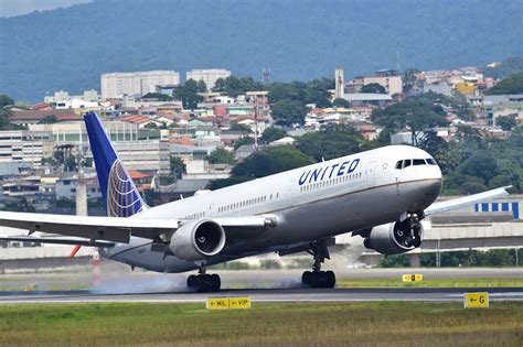 This article is a travel topic. United Airlines Drags Off a Passenger, Ticks Off China - WSJ
