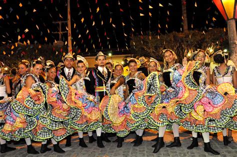 A banda quadrilha som foi criada por marcos(neto sobrinho de lupicínio rodrigues), djalma e luizinho, os amigos que participaram de vários grupos. Textos de Thereza Pires: Origem das festas juninas e seus ...