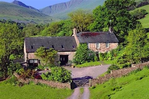 Top 10 Cool Cottages