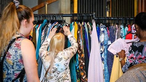 250g pour 59,86€ comment calculer le prix par kilo? Vintage Eco Shop: de la vente de vêtements au kilo à Fagnières