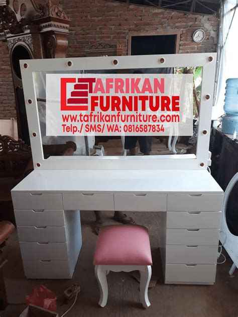 Meja Rias Lampu Putih Cat Duco Terbaru 2020 Furniture Jepara