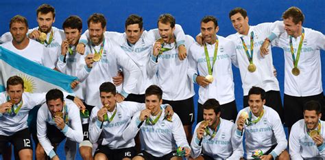 Las leonas y los leones rumbo a tokio por una medalla. EL 2017 DE LOS LEONES | Novedades | Confederación ...